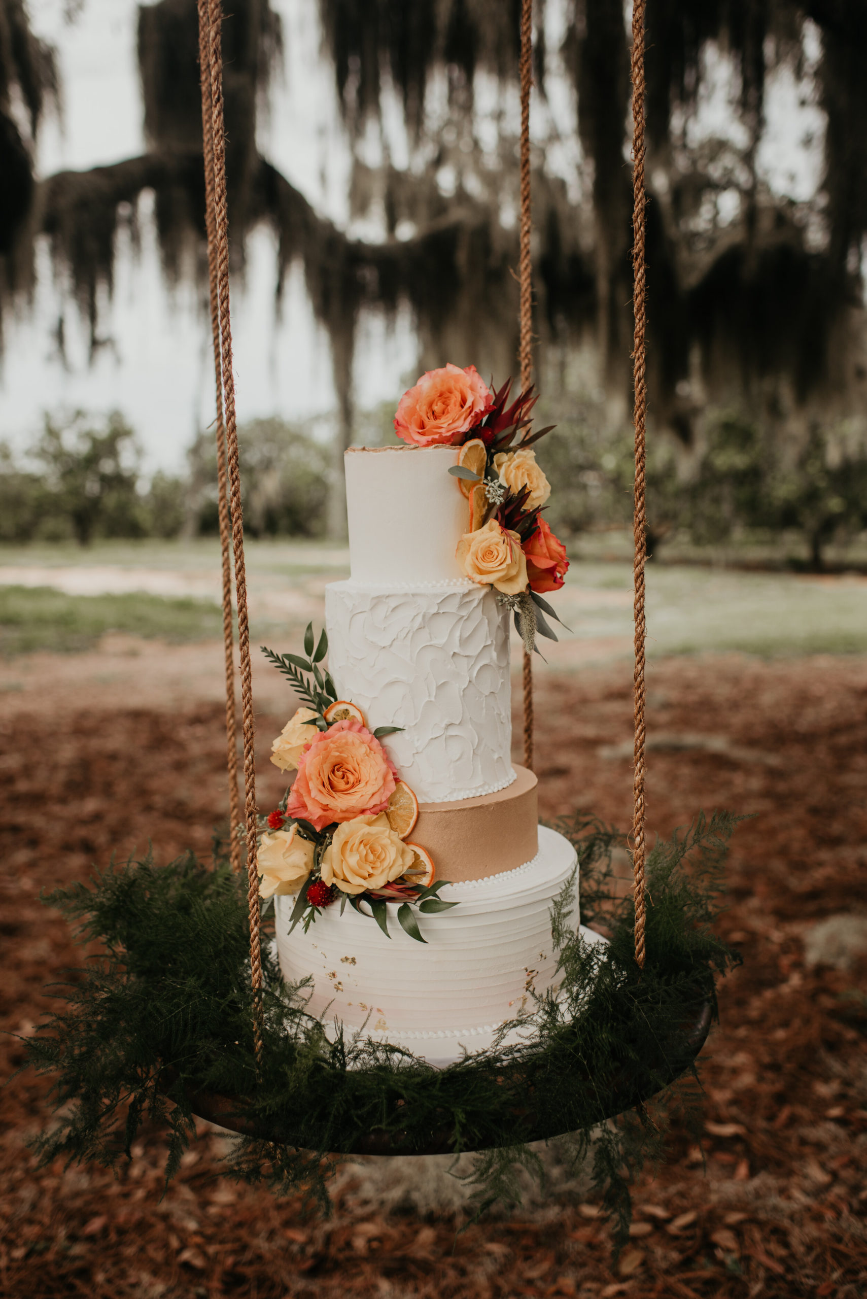 cake by Lubelles Cakes (photo by Ashley Dye Photography)